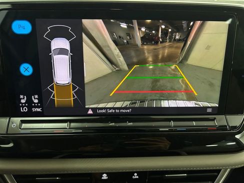 Used 2025 Volkswagen Atlas SE image 26