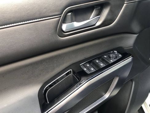Used 2023 Nissan Pathfinder SL w/ Lighting Package (N92) FWD image 28