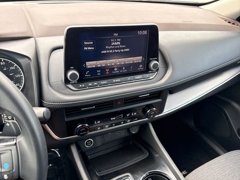 Used 2023 Nissan Rogue SV image 20