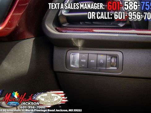 Used 2024 Chevrolet Traverse Z71 w/ Enhanced Driving Package AWD/4WD image 22