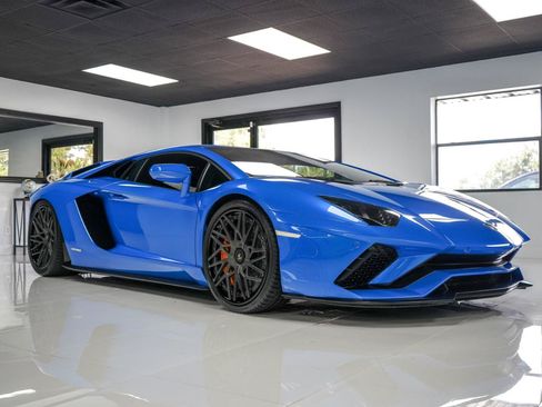 Used 2018 Lamborghini Aventador S AWD/4WD image 9