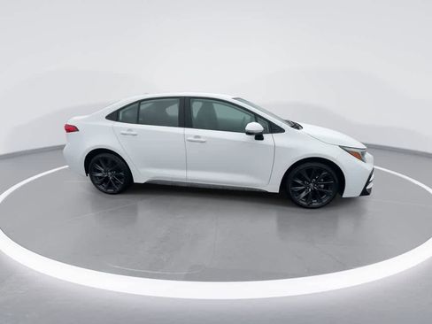 Used 2025 Toyota Corolla SE image 9