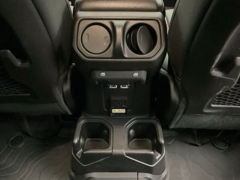 Used 2019 Jeep Wrangler Unlimited Rubicon AWD/4WD image 26