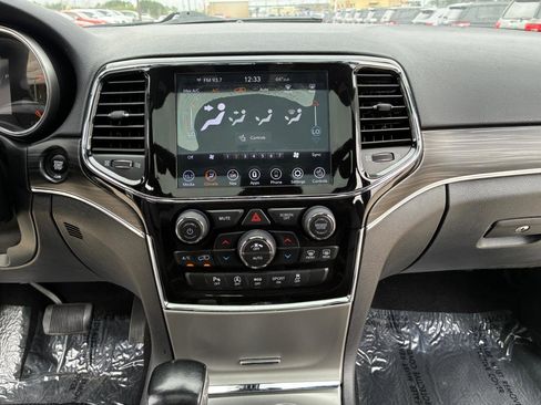 Used 2021 Jeep Grand Cherokee Limited image 24