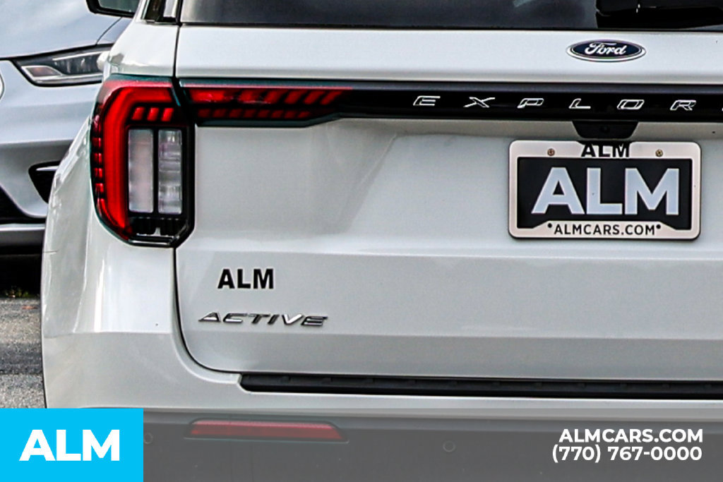 Used 2025 Ford Explorer Active RWD image 12