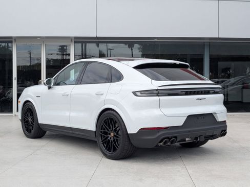 New 2026 Porsche Cayenne E-Hybrid Coupe AWD/4WD image 3