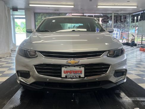 Used 2018 Chevrolet Malibu LT w/ Driver Confidence Package FWD image 2