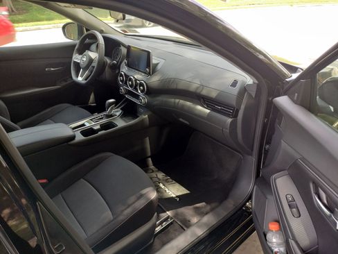 Used 2020 Nissan Sentra SV FWD image 2