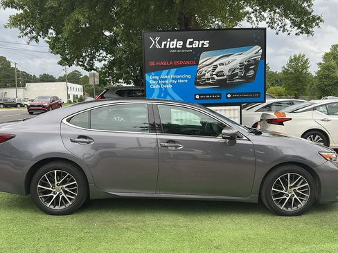 Used 2017 Lexus ES 350 w/ Luxury Package FWD image 6