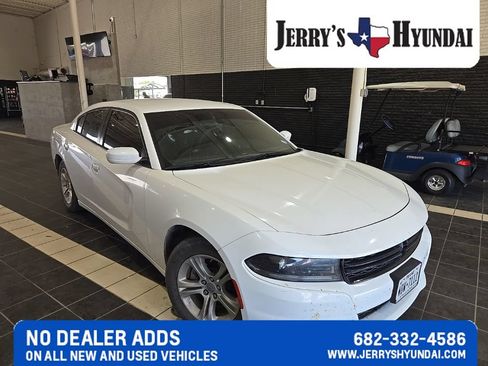 Used 2022 Dodge Charger SXT RWD image 4