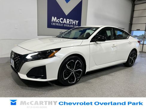 Used 2023 Nissan Altima 2.5 SR FWD image 9