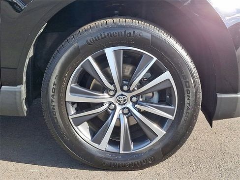 Used 2021 Toyota Venza LE image 9