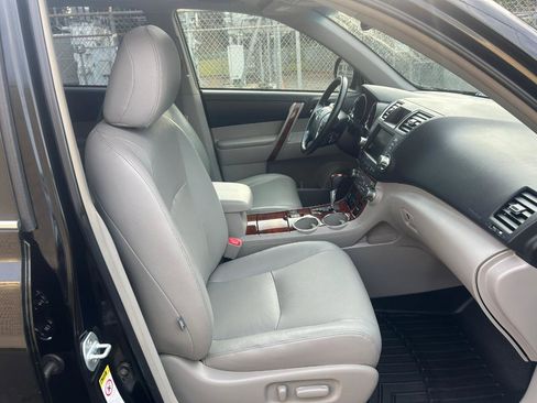Used 2012 Toyota Highlander Limited image 19