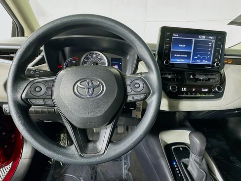 Used 2022 Toyota Corolla LE FWD image 15