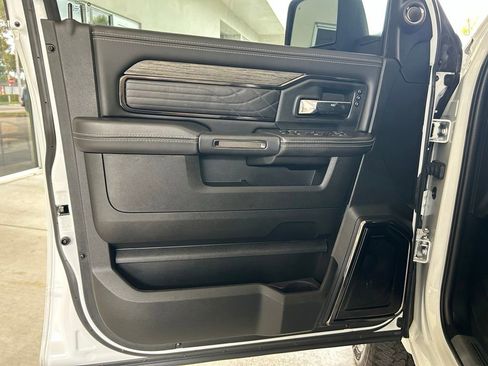 Used 2025 RAM 2500 Limited AWD/4WD image 42