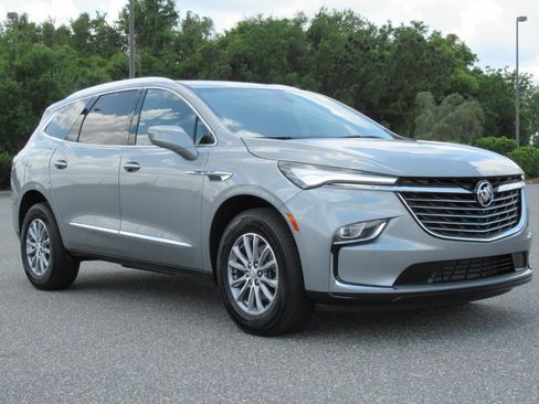 Used 2024 Buick Enclave Essence w/ Technology Package FWD image 1