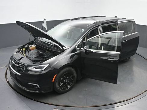 Used 2022 Chrysler Pacifica Touring-L FWD image 60