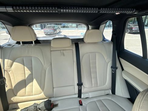 Used 2022 BMW X5 xDrive40i w/ Premium Package AWD/4WD image 6