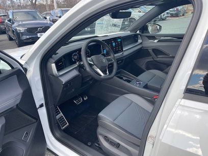 New 2025 Volkswagen Tiguan SE R-Line
