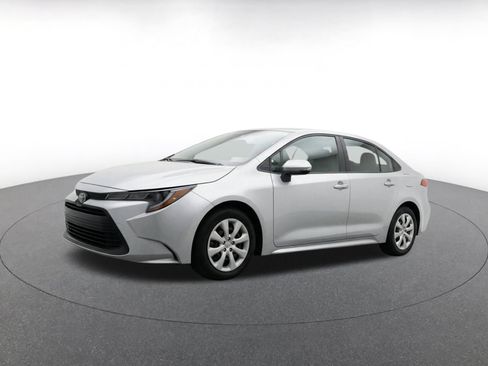 Used 2025 Toyota Corolla LE FWD image 3