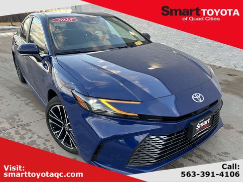 Used 2025 Toyota Camry XLE image 1