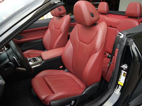 Used 2023 BMW M440i Convertible w/ Premium Package image 10