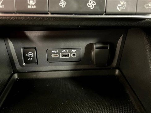 Used 2024 Nissan Sentra SR w/ SR Premium Package image 32