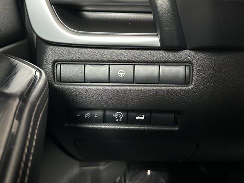 Used 2024 Nissan Rogue SV AWD/4WD image 26