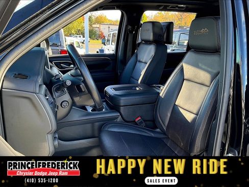 Used 2024 Chevrolet Suburban High Country w/ Advanced Technology Package image 23