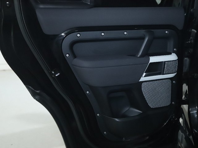 Certified 2023 Land Rover Defender 130 SE AWD/4WD image 36