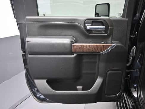 Used 2023 GMC Sierra 2500 Denali w/ Denali Black Diamond Edition AWD/4WD image 39
