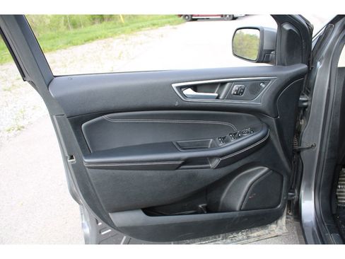 Used 2023 Ford Edge Titanium image 16