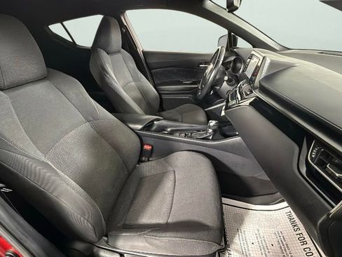 Used 2018 Toyota C-HR XLE image 32