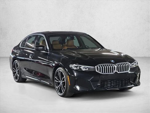 Certified 2024 BMW 330i Sedan w/ M Sport Package image 3