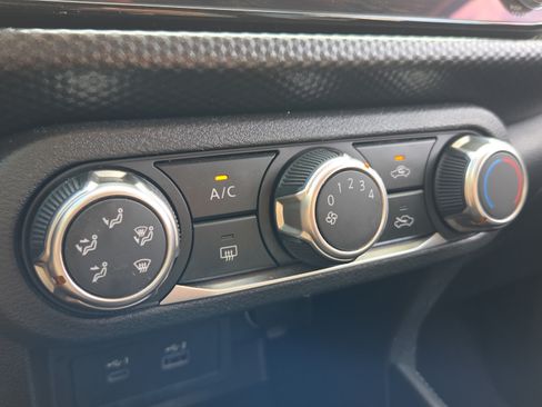 Used 2023 Nissan Kicks SV w/ Interior Electronics Package FWD image 20
