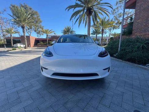 Used 2023 Tesla Model Y Long Range AWD/4WD image 3