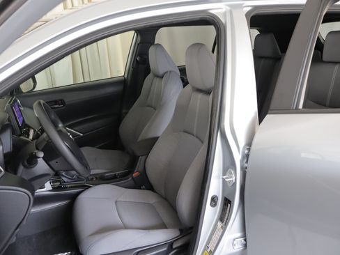 Used 2024 Toyota Corolla Cross AWD Hybrid image 7