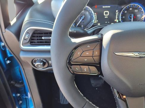 New 2026 Chrysler Pacifica Limited image 9