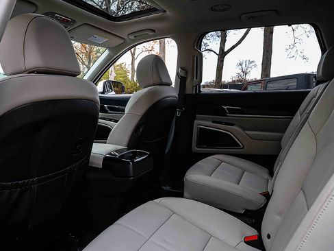 Certified 2023 Kia Telluride EX w/ EX Captain's Chair Package image 24