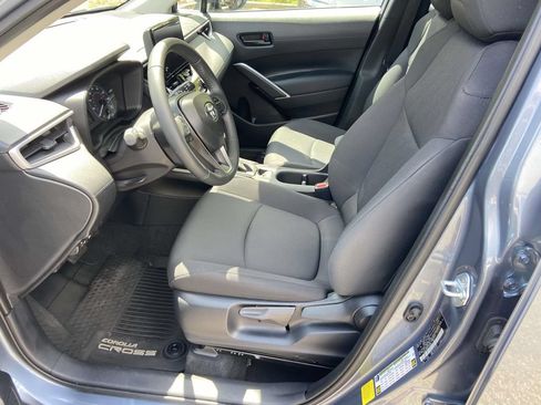 Used 2025 Toyota Corolla Cross LE FWD image 18