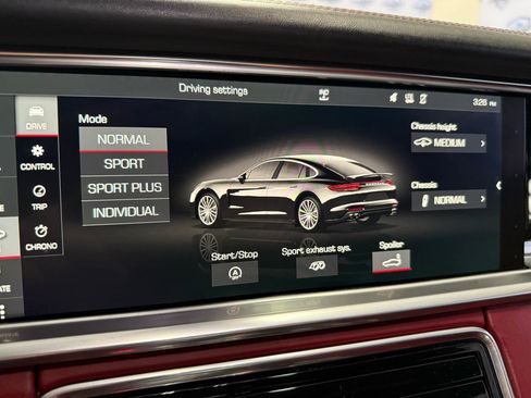 Used 2018 Porsche Panamera 4S image 39