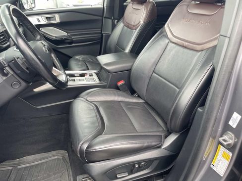 Used 2021 Ford Explorer Platinum w/ Premium Technology Package RWD image 28