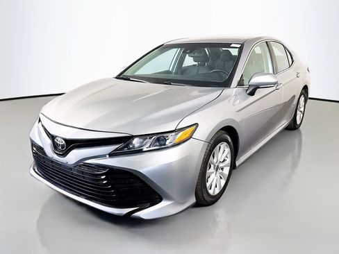 Used 2020 Toyota Camry LE w/ Convenience Package image 4