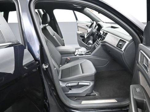 Used 2023 Volkswagen Atlas Cross Sport SE FWD image 33