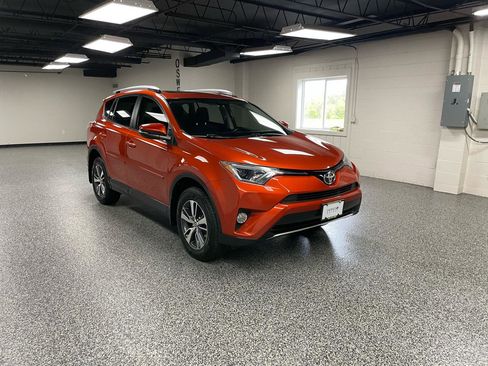 Used 2016 Toyota RAV4 XLE AWD/4WD image 5