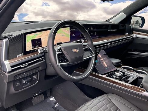 Certified 2025 Cadillac Escalade Sport Platinum w/ LPO, Floor Liner Package image 17