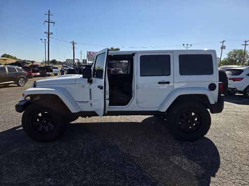 Used 2015 Jeep Wrangler Unlimited Sahara image 9
