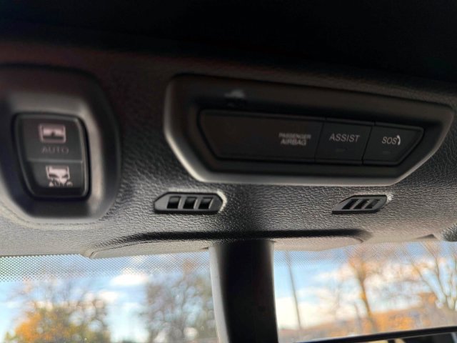 Used 2019 Jeep Wrangler Unlimited Sahara w/ Uconnect 4C Nav & Sound Group AWD/4WD image 30