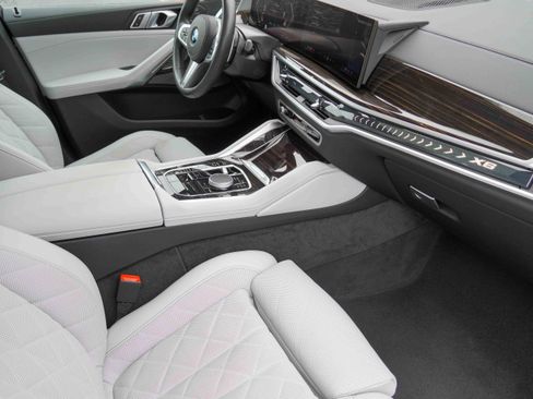 Certified 2025 BMW X6 xDrive40i w/ Climate Comfort Package image 10