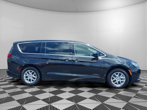 Used 2023 Chrysler Voyager LX FWD image 30